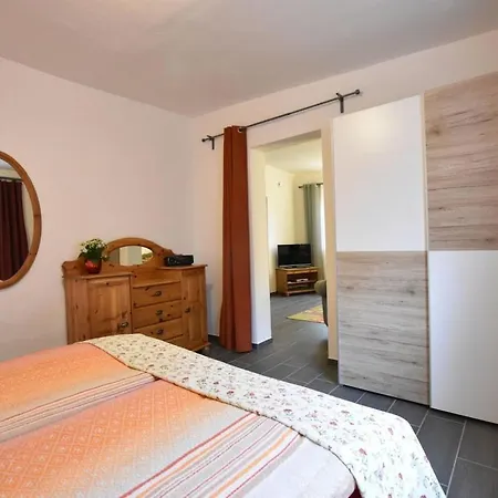 1-bedroom Klutz